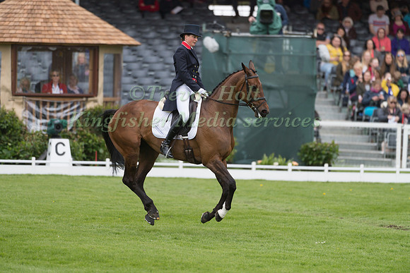 PIGGY FRENCH  (GBR) RIDING  VANIR KAMIRA