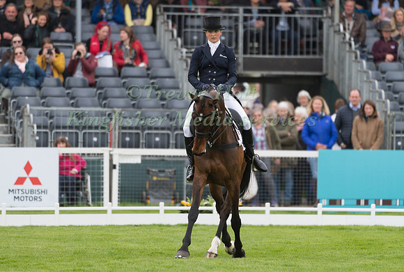 LISSA GREEN  (AUS) RIDING  HOLLYFIELD