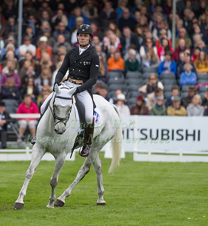 PAUL TAPNER (AUS) RIDING  BONZA KING OF ROUGES