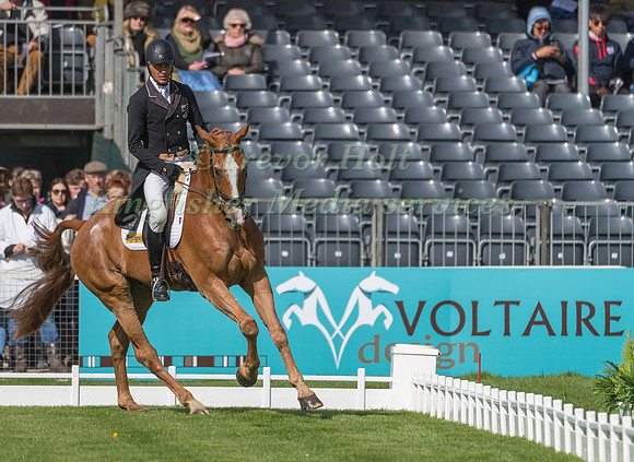 ANDREW NICHOLSON (NZL) RIDING  NEREO