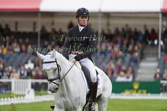 PAUL TAPNER (AUS) RIDING  BONZA KING OF ROUGES