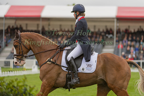 IZZY TAYLOR  (GBR) RIDING  PERFECT STRANGER