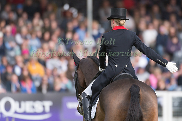 ROSALIND CANTER  (GBR) RIDING  ALLSTAR B