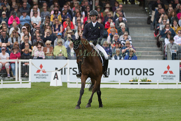 JOSEPH MURPHY (IRL) RIDING  SPORTSFIELD OTHELLO
