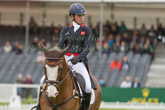 IZZY TAYLOR  (GBR) RIDING  PERFECT STRANGER