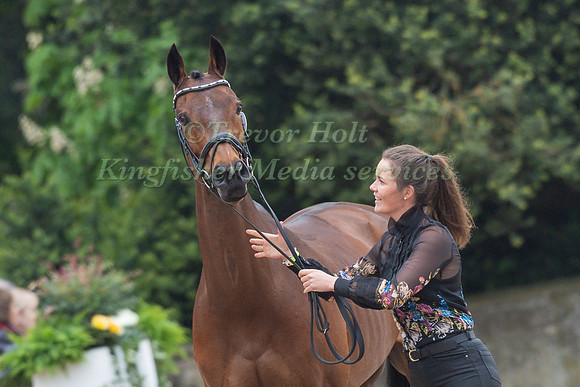 Virginia Thompson (NZL) and  Star Nouveau
