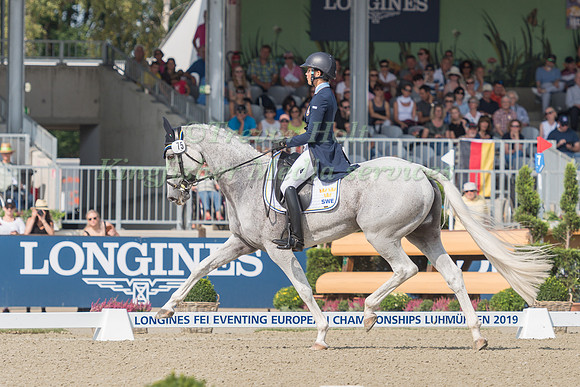 Louise Romeike (SWE) and Waikiki