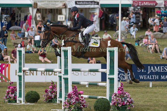 NICOLA WILSON (GBR) AND ONE TWO MANY-3