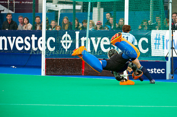 Maddie Hinch Dives to catch Kate Walsh