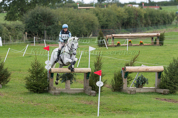 CHARLOTTE ANDREWS RIDING  MILLHOLLOW CLASSIC