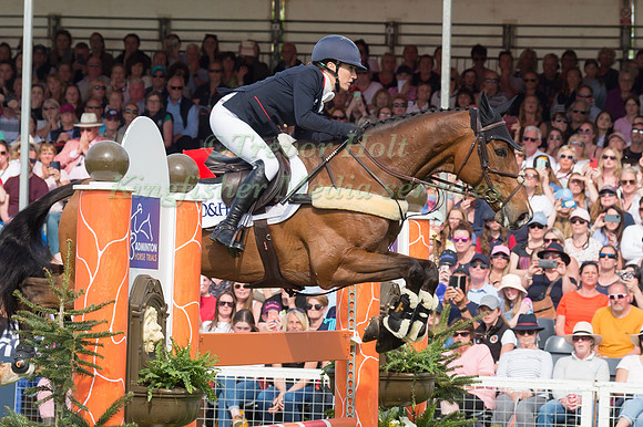 Laura Collett (GBR) and London 52