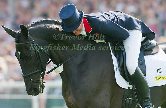Nicola Wilson & Opposition Buzz