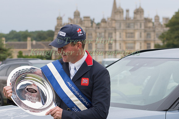 Oliver Townend with the Land Rover Perpetual Trophy
