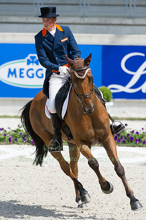 Tim Lips riding Concrex Oncarlos taking part in the dressage test