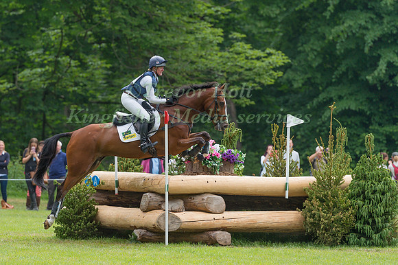 NICOLA WILSON (GBR) AND ONE TWO MANY