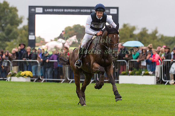 CHRISTOPHER  BURTON (AUS) RIDING NOBILIS 18