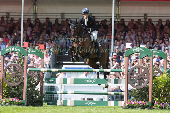 William Fox-Pitt (GBR) and Little Fire