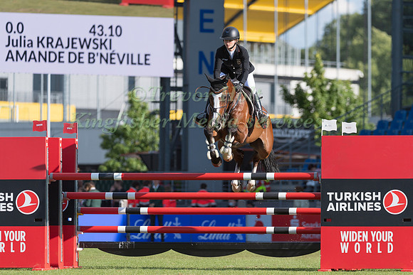 JULIA KRAJEWSKI AND AMANDE DE B'NEVILLE