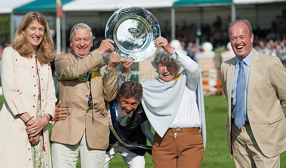 Andrew Nicholson (NZL) with Owners Rosemary and Mark Barlow pictured with Miranda Rock, President of the Land Rover Burghley Horse Trials Commitee and Jeremy Hicks managing Director of Land Rover UK