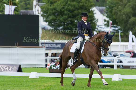 ANNETTE HIGGINS (GBR) RIDING KEC DIGITAL ERA