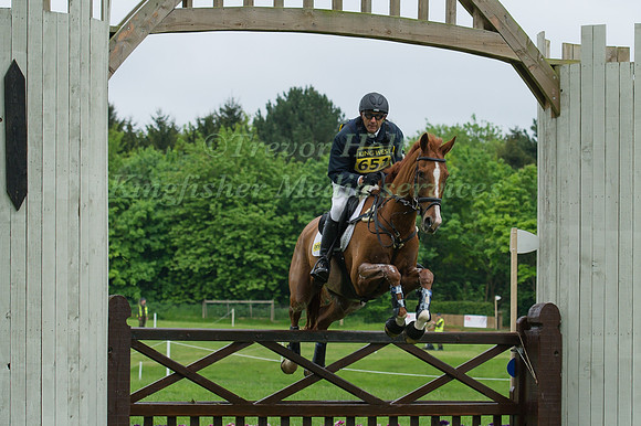 Bill  Levett (AUS) Riding  Lassban Diamond Lift