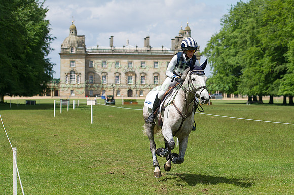 Caroline  Powell (NZL)  riding Stellor Seaurchin