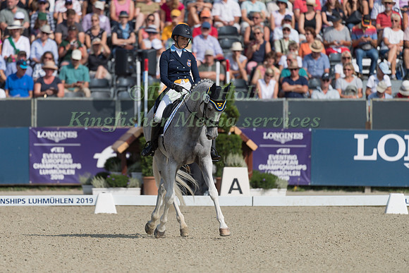 Louise Romeike (SWE) and Waikiki