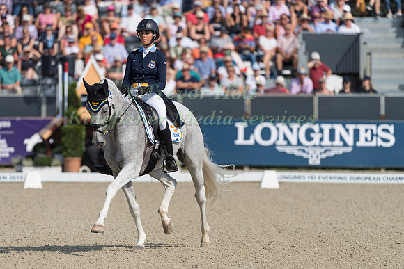 Louise Romeike (SWE) and Waikiki