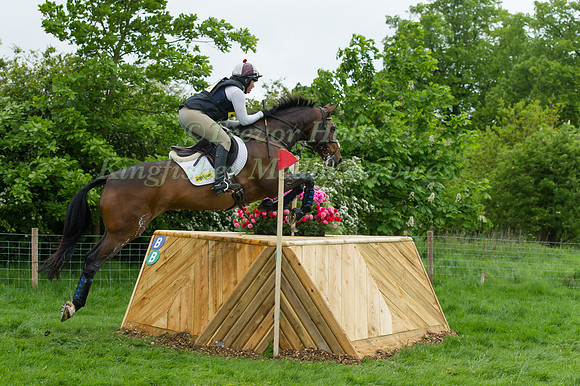 Dani Cuomo (GBR) riding Dakota Lone Star