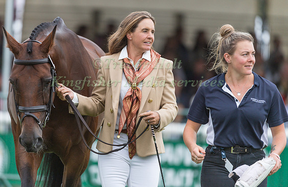 Piggy March (GBR) with groom Amy Phillips and Vanir Kamira