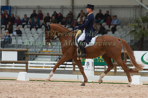 Michael Jung (GER) riding FIschertakinou