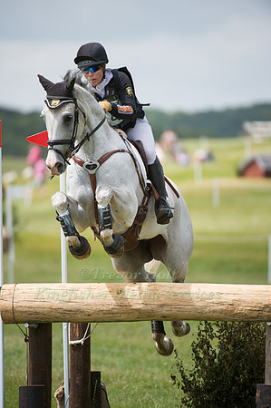 WENDY  SCHAEFFER (AUS) RIDING  SMOKIN SUN