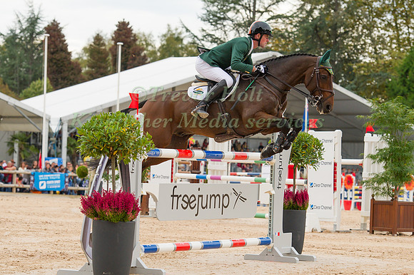 Joseph Murhy (IRL) riding Sportsfield Othello