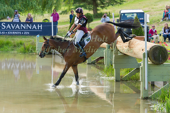 SARAH BULLIMORE (GBR) RIDING REVE DU ROUET