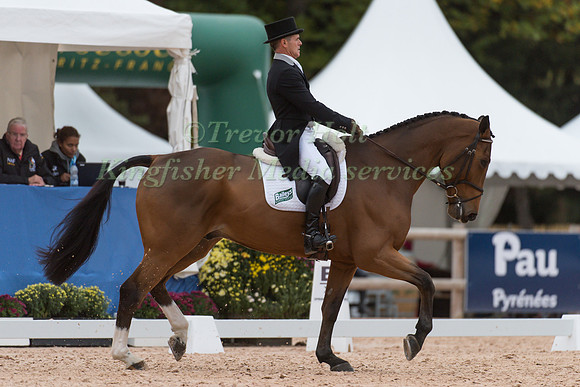 Blyth Tait of New Zealand riding Bear Necessity V