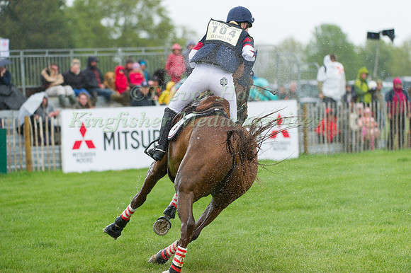 Emily Llewellyn and Greenlawn Sky High leaving the lake complex