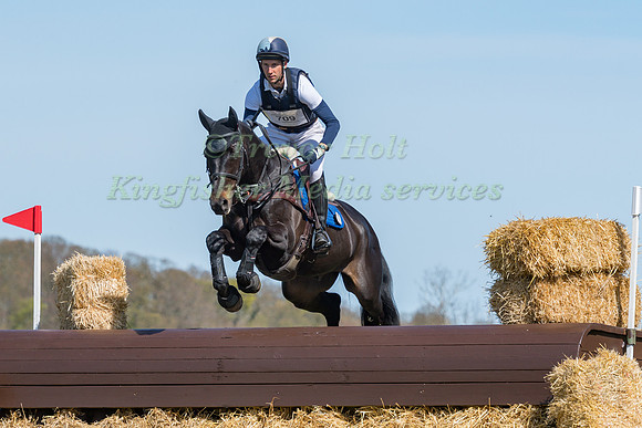 ARTHUR DUFFORT RIDING ARKOS LAD
