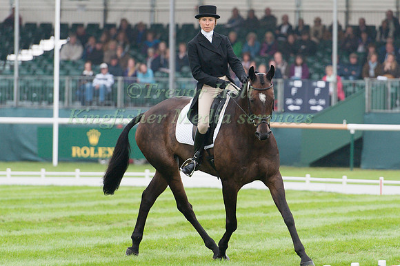 Claire Lewis and Sidnificant