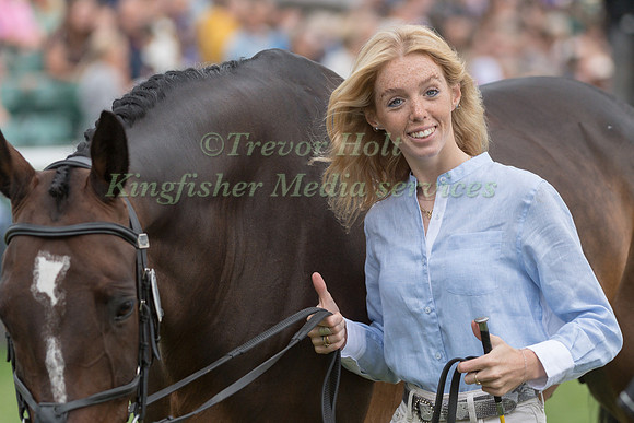 Alice Casburn (GBR) and Topspin