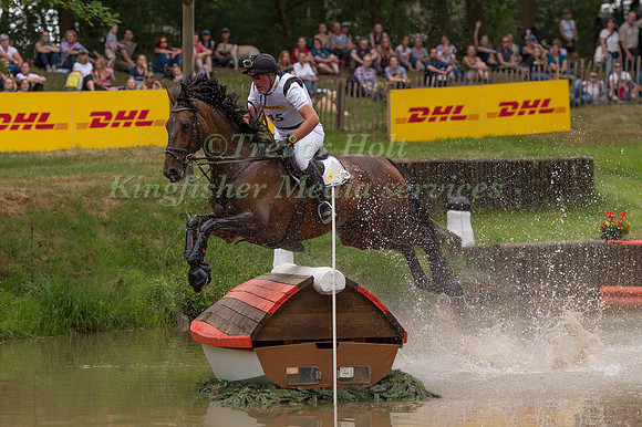 JÖRG KURBEL (GER) AND JOSERA'S ENTERNTAIN YOU
