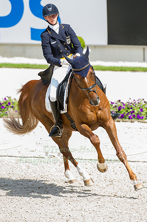 Sandra Auffarth riding Opgun Louvo