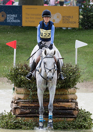 MELISSA TOWNSHEND (GBR) AND STRAIGHT CHOICE