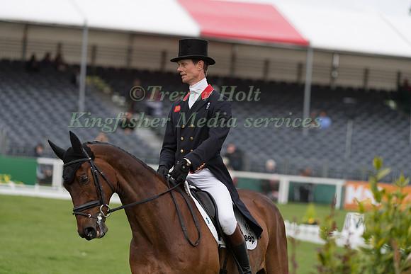William Fox-Pitt (GBR) and  Little Fire