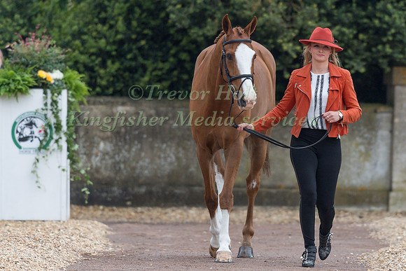 Emily King (GBR) and  Dargun