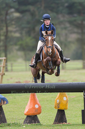 Bethany Stephenson riding Famly Affaer