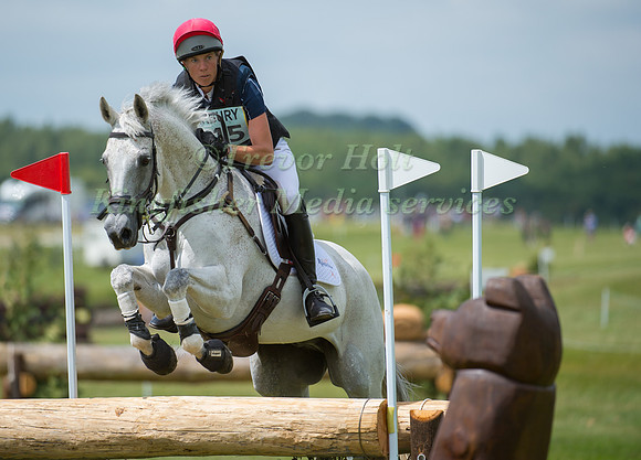 LUCY  JACKSON (NZL) RIDING  MERCURY BAY