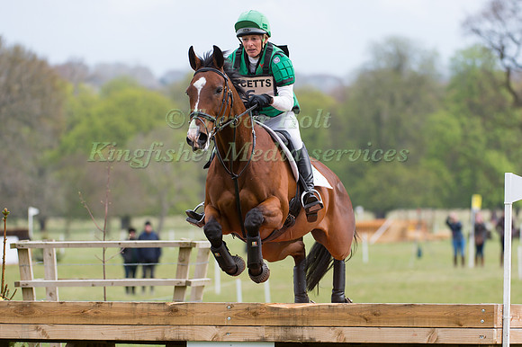 Mary King riding Kings Temptress