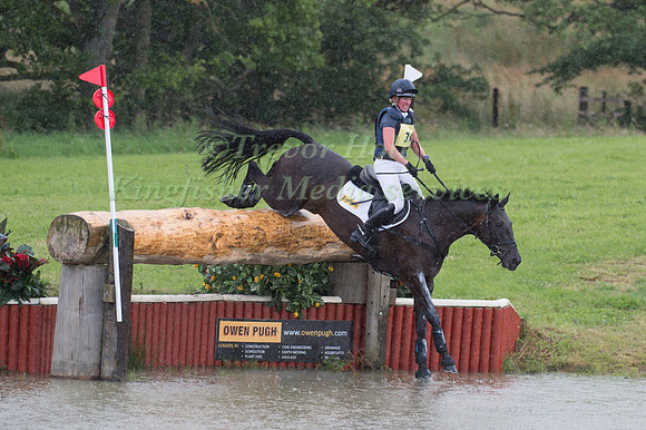 Nicola Wilson (GBR) riding Annie Clover