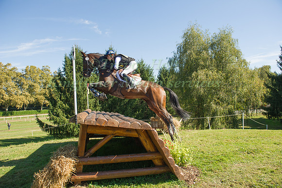 Victoria Scott (RSA) riding Song Du Magay