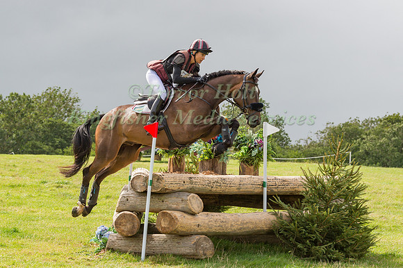 SARAH BULLIMORE RIDING  IRISH TRUMP